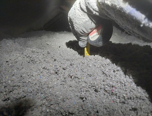 Zateplení stropu a šikmin podkroví pomocí foukané izolace